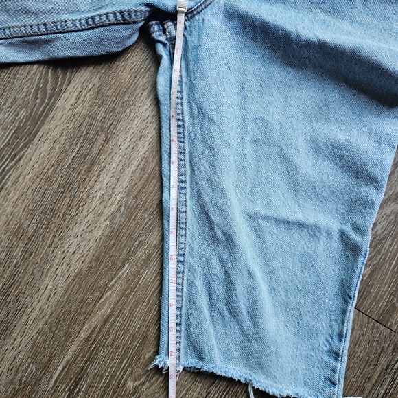 Levis 551 Relaxed Fit Cut Off Denim Jorts Light Wash Blue Made in USA 6P - Picture 7 of 7